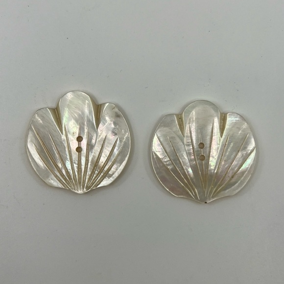 Mother of Pearl Buttons, Pair Large - Picture 1 of 4